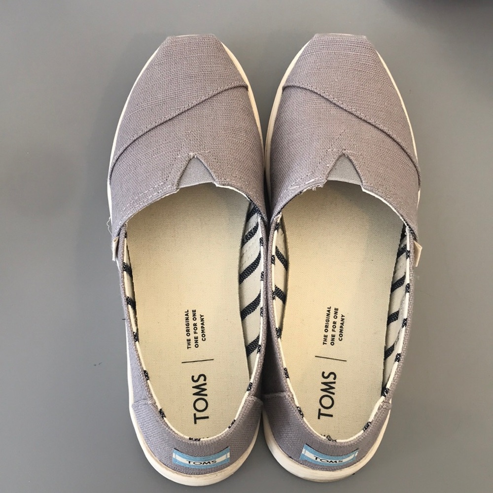 Barely worn Toms loafers